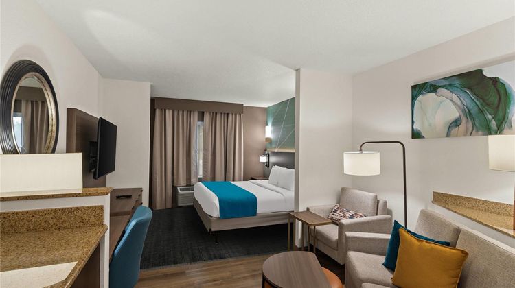 Comfort Suites Suite
