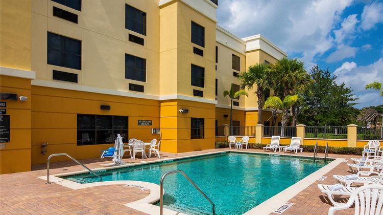 Comfort Suites Pool