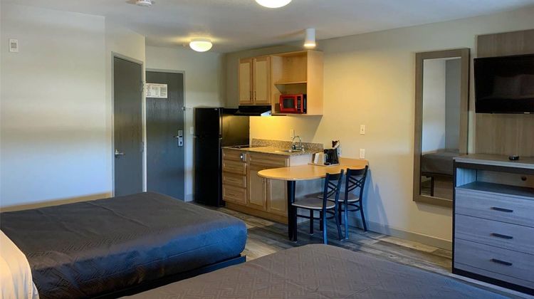 Suburban Studios Near Panama City Beach Room