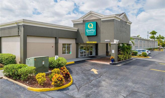 Quality Inn & Suites Exterior