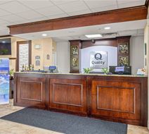Quality Inn & Suites Lobby