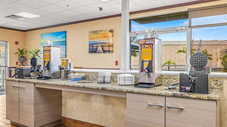 <b>Quality Inn & Suites Restaurant</b>. Images powered by <a href="https://iceportal.shijigroup.com/" title="IcePortal" target="_blank">IcePortal</a>.