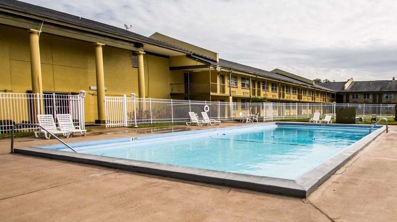 <b>Econo Lodge Jacksonville South Pool</b>. Images powered by <a href="https://iceportal.shijigroup.com/" title="IcePortal" target="_blank">IcePortal</a>.