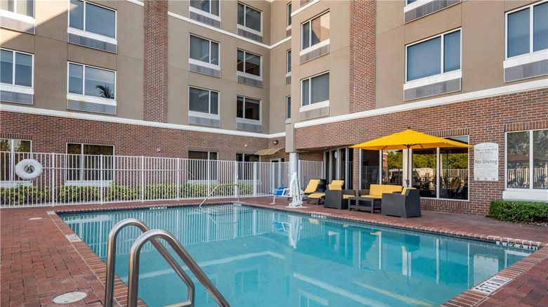 <b>Cambria hotel & suites Fort Lauderdale Pool</b>. Images powered by <a href="https://iceportal.shijigroup.com/" title="IcePortal" target="_blank">IcePortal</a>.