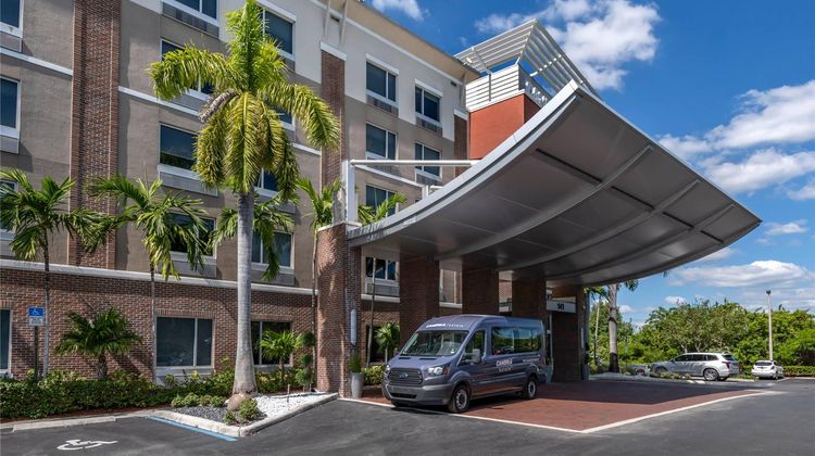 Cambria hotel & suites Fort Lauderdale Exterior
