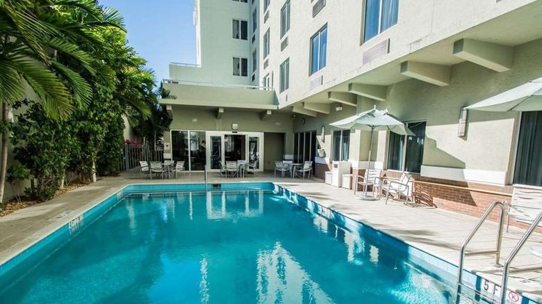 <b>Comfort Suites Miami Airport North Pool</b>. Images powered by <a href="https://iceportal.shijigroup.com/" title="IcePortal" target="_blank">IcePortal</a>.