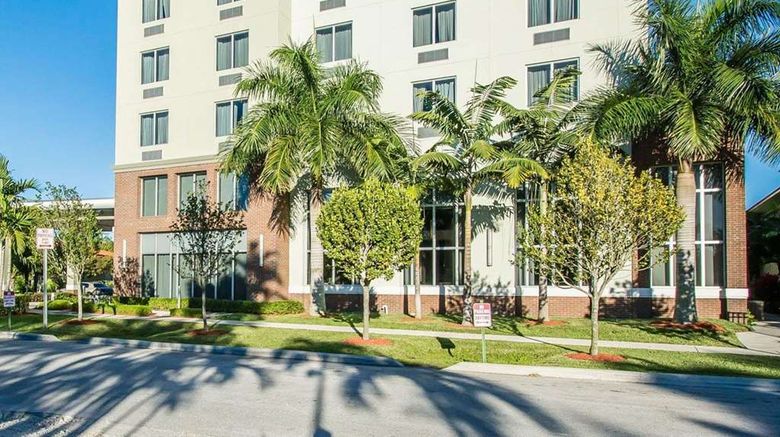 <b>Comfort Suites Miami Airport North Exterior</b>. Images powered by <a href="https://iceportal.shijigroup.com/" title="IcePortal" target="_blank">IcePortal</a>.