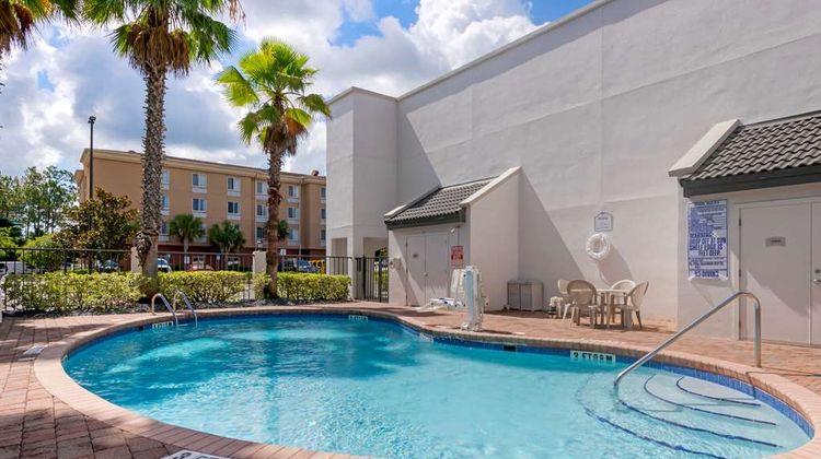 Quality Inn Pool