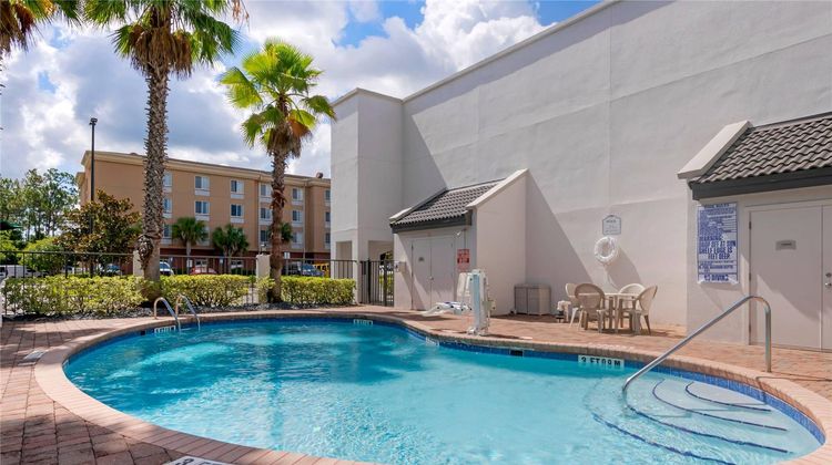 Quality Inn Pool