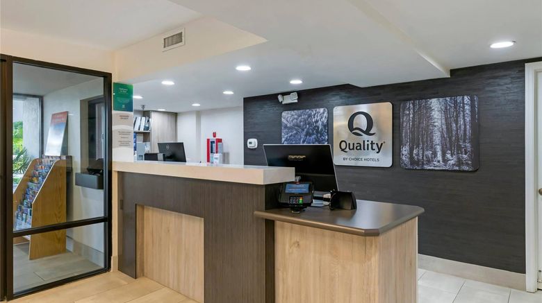 <b>Quality Inn Lobby</b>. Images powered by <a href="https://iceportal.shijigroup.com/" title="IcePortal" target="_blank">IcePortal</a>.