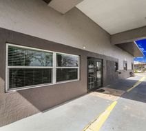 Rodeway Inn & Suites Exterior
