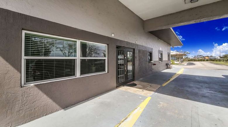 <b>Rodeway Inn & Suites Exterior</b>. Images powered by <a href="https://iceportal.shijigroup.com/" title="IcePortal" target="_blank">IcePortal</a>.