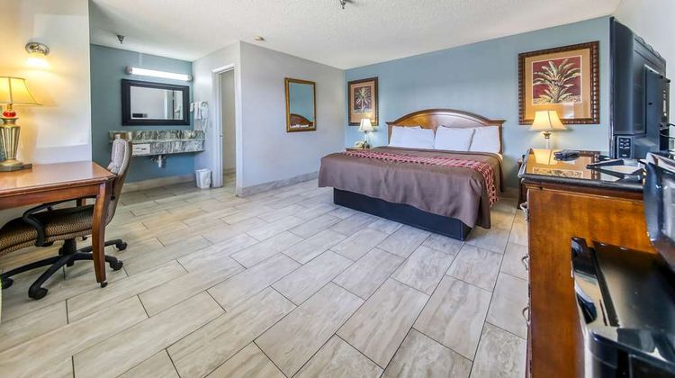 Rodeway Inn & Suites Room
