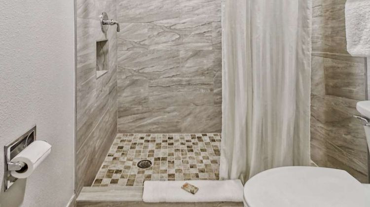 Rodeway Inn & Suites Room