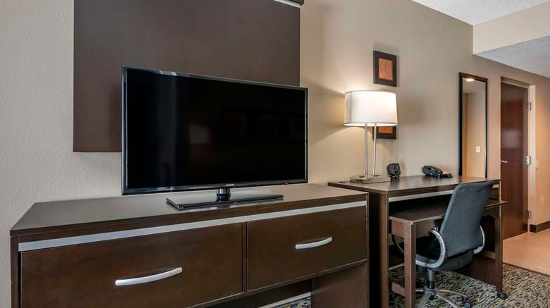 <b>Comfort Suites Fort Lauderdale Airport S Suite</b>. Images powered by <a href="https://iceportal.shijigroup.com/" title="IcePortal" target="_blank">IcePortal</a>.