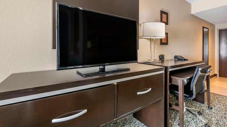 <b>Comfort Suites Fort Lauderdale Airport S Suite</b>. Images powered by <a href="https://iceportal.shijigroup.com/" title="IcePortal" target="_blank">IcePortal</a>.