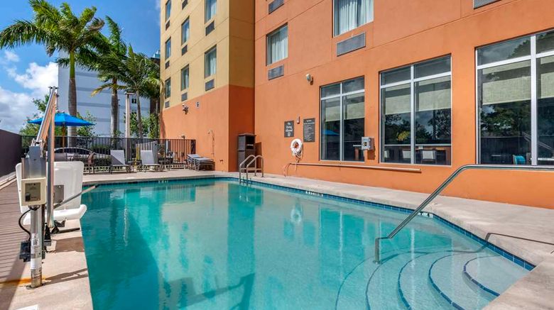 <b>Comfort Suites Fort Lauderdale Airport S Pool</b>. Images powered by <a href="https://iceportal.shijigroup.com/" title="IcePortal" target="_blank">IcePortal</a>.