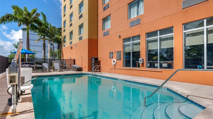 Comfort Suites Fort Lauderdale Airport S Pool