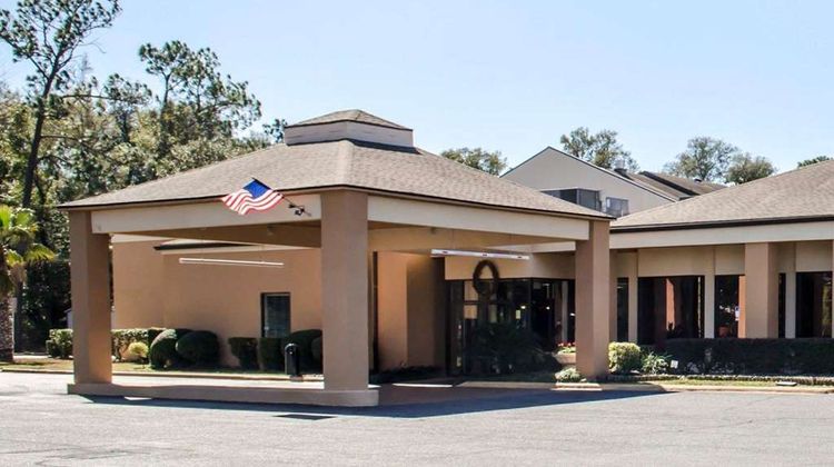 Quality Inn & Suites Exterior