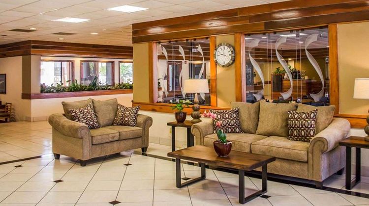 Quality Inn & Suites Lobby