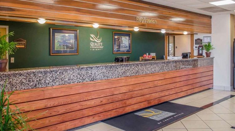 Quality Inn & Suites Lobby