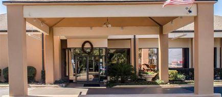 Quality Inn & Suites Exterior