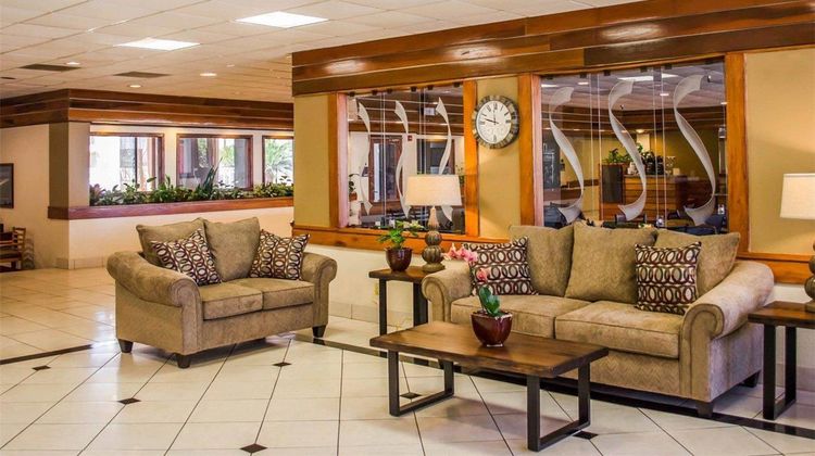 Quality Inn & Suites Lobby