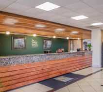 Quality Inn & Suites Lobby