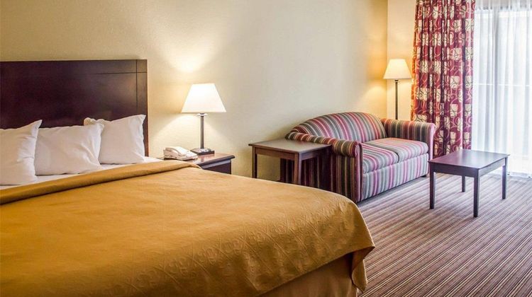 Quality Inn & Suites Suite