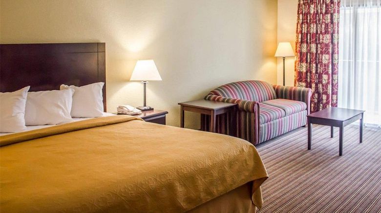 <b>Quality Inn & Suites Suite</b>. Images powered by <a href="https://iceportal.shijigroup.com/" title="IcePortal" target="_blank">IcePortal</a>.