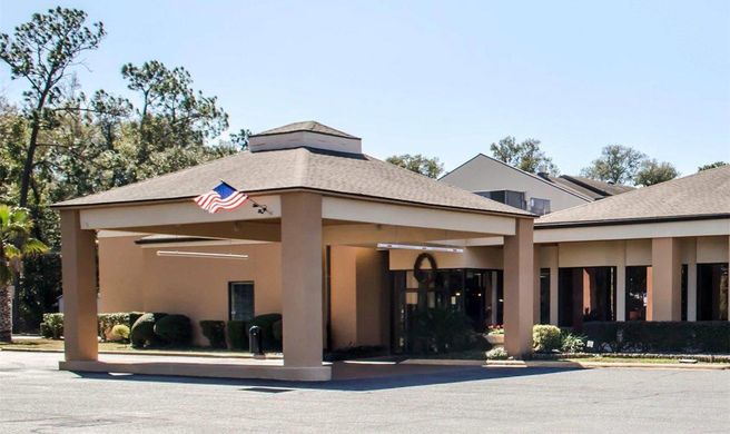 Quality Inn & Suites Exterior