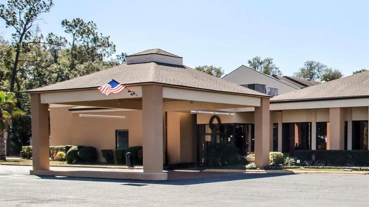 Quality Inn & Suites Exterior