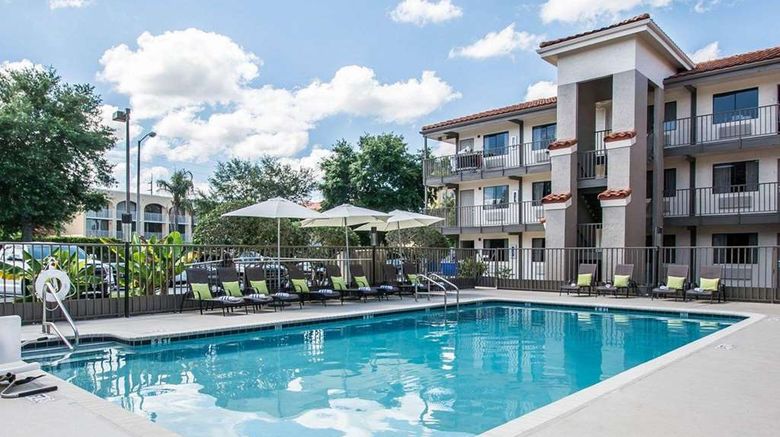 <b>Quality Inn & Suites Pool</b>. Images powered by <a href="https://iceportal.shijigroup.com/" title="IcePortal" target="_blank">IcePortal</a>.
