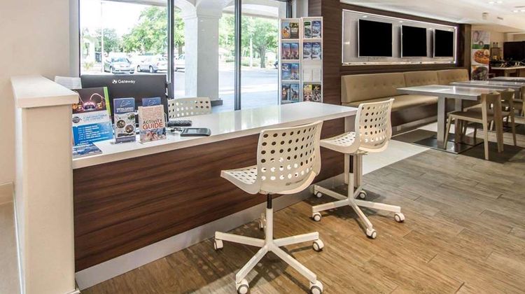 Quality Inn & Suites Lobby