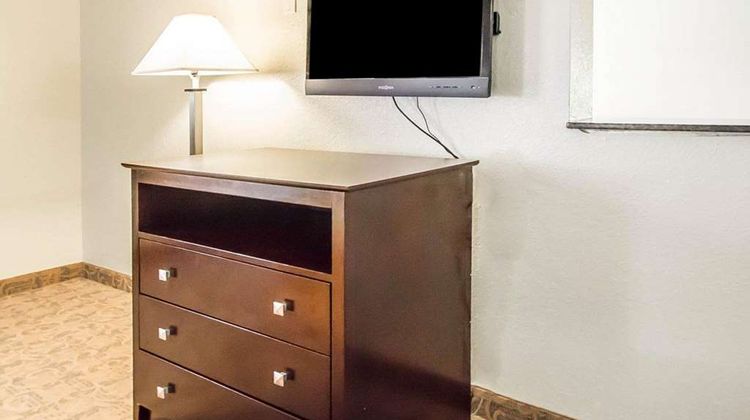 Quality Inn & Suites Room