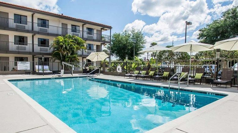 <b>Quality Inn & Suites Pool</b>. Images powered by <a href="https://iceportal.shijigroup.com/" title="IcePortal" target="_blank">IcePortal</a>.