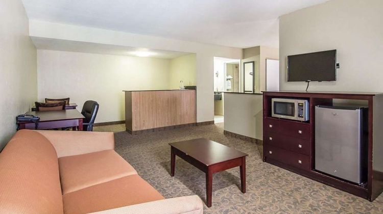 Quality Inn & Suites Room