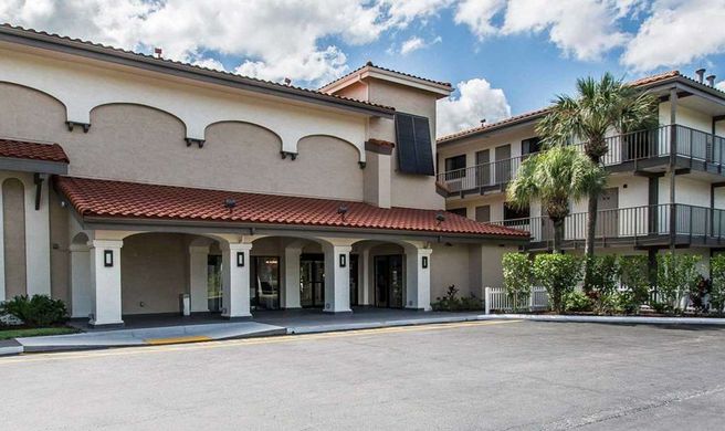 Quality Inn & Suites Exterior