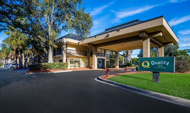 Quality Inn Exterior