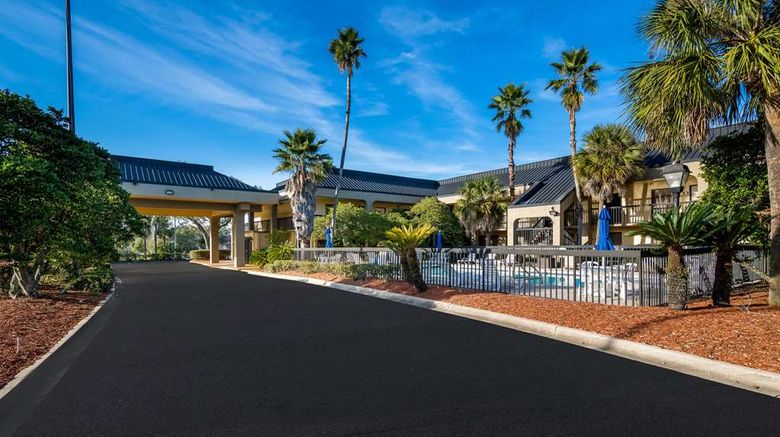 <b>Quality Inn Exterior</b>. Images powered by <a href="https://iceportal.shijigroup.com/" title="IcePortal" target="_blank">IcePortal</a>.