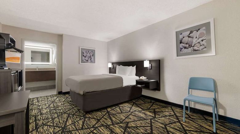 <b>Quality Inn Room</b>. Images powered by <a href="https://iceportal.shijigroup.com/" title="IcePortal" target="_blank">IcePortal</a>.