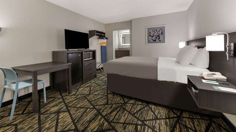 <b>Quality Inn Room</b>. Images powered by <a href="https://iceportal.shijigroup.com/" title="IcePortal" target="_blank">IcePortal</a>.