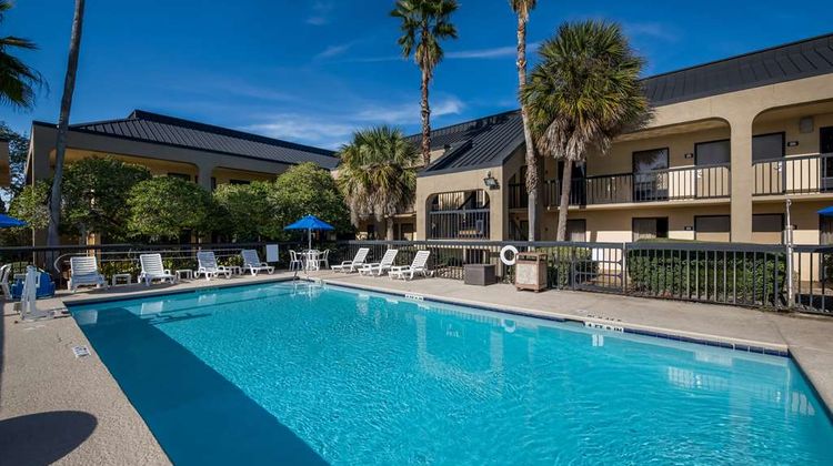 Quality Inn Pool