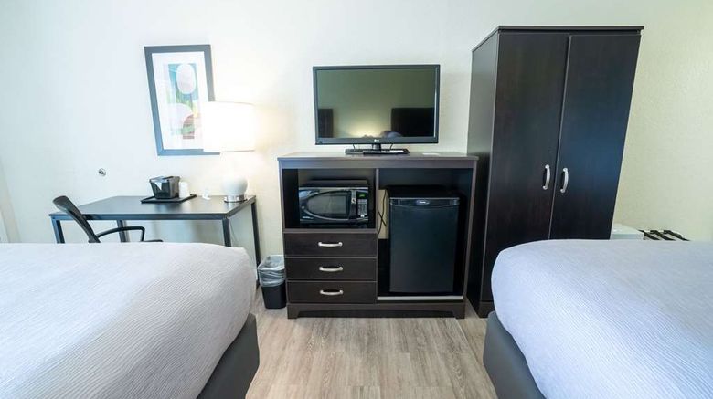 <b>Quality Inn Room</b>. Images powered by <a href="https://iceportal.shijigroup.com/" title="IcePortal" target="_blank">IcePortal</a>.