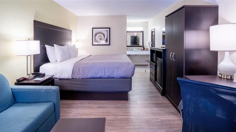 <b>Quality Inn Room</b>. Images powered by <a href="https://iceportal.shijigroup.com/" title="IcePortal" target="_blank">IcePortal</a>.