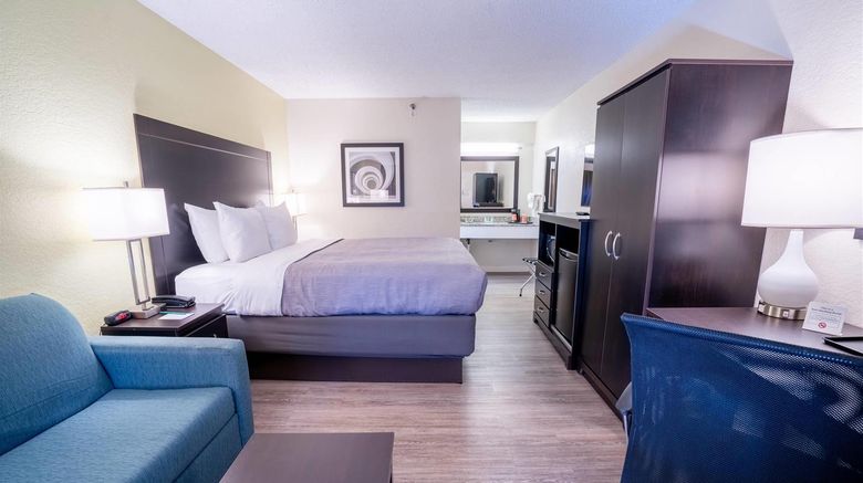 <b>Quality Inn Room</b>. Images powered by <a href="https://iceportal.shijigroup.com/" title="IcePortal" target="_blank">IcePortal</a>.