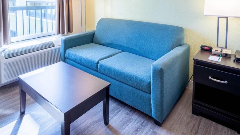 <b>Quality Inn Room</b>. Images powered by <a href="https://iceportal.shijigroup.com/" title="IcePortal" target="_blank">IcePortal</a>.