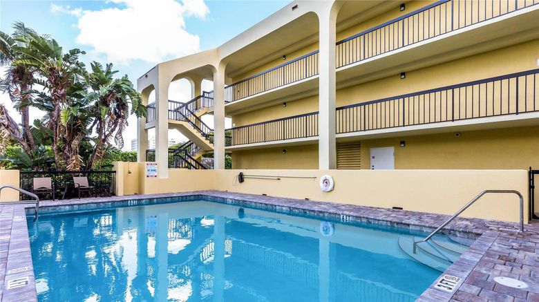 <b>Quality Inn Pool</b>. Images powered by <a href="https://iceportal.shijigroup.com/" title="IcePortal" target="_blank">IcePortal</a>.