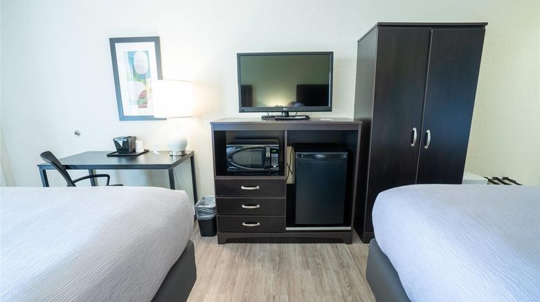 <b>Quality Inn Room</b>. Images powered by <a href="https://iceportal.shijigroup.com/" title="IcePortal" target="_blank">IcePortal</a>.
