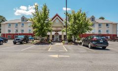 Econo Lodge Inn and Suites Marianna South